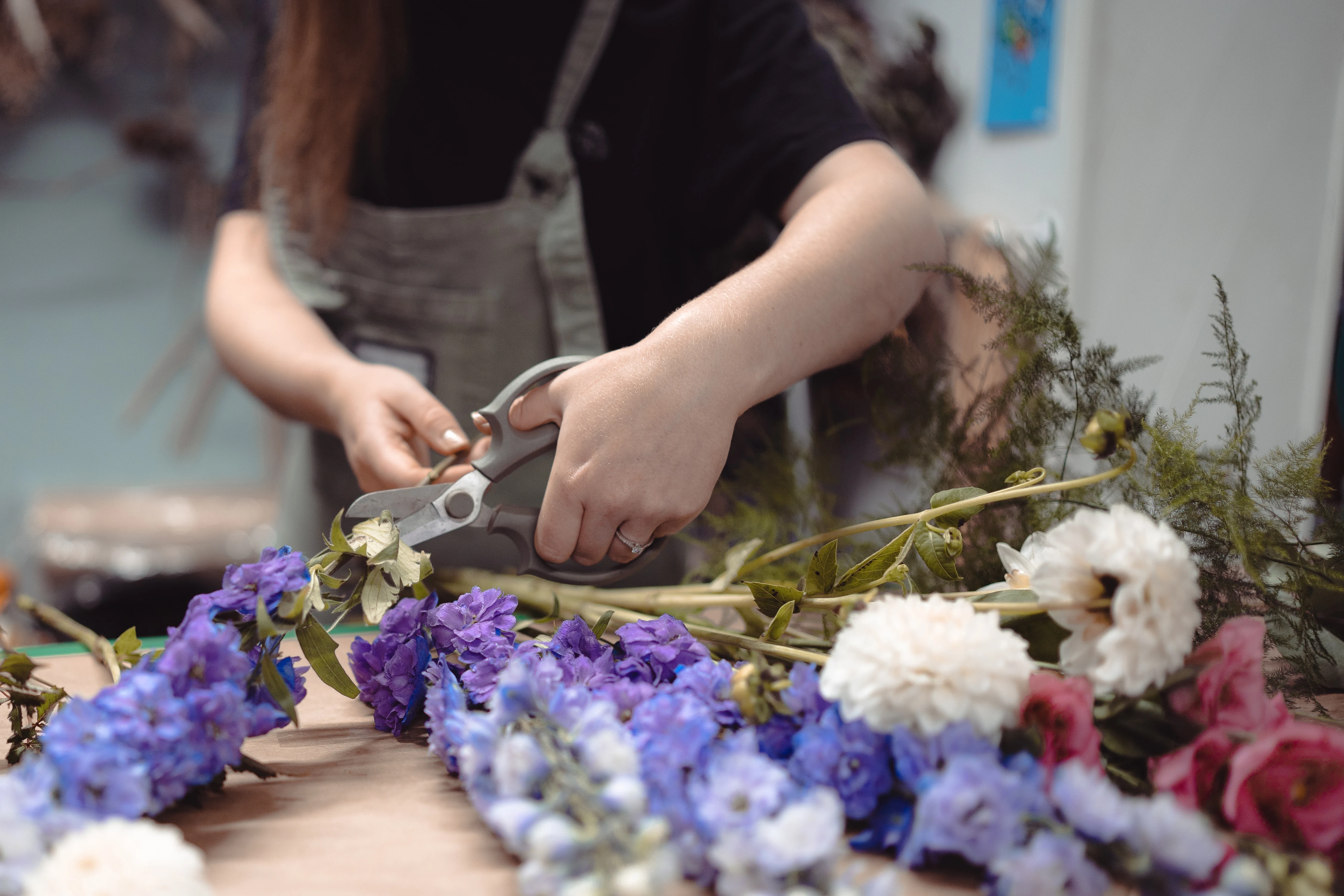 Flower school classes in Liverpool where you can make a handtied bouquet